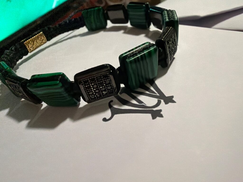 IKAL MOSAIC MALAQUIAM · pieza de la Casa Obsidian Wristband